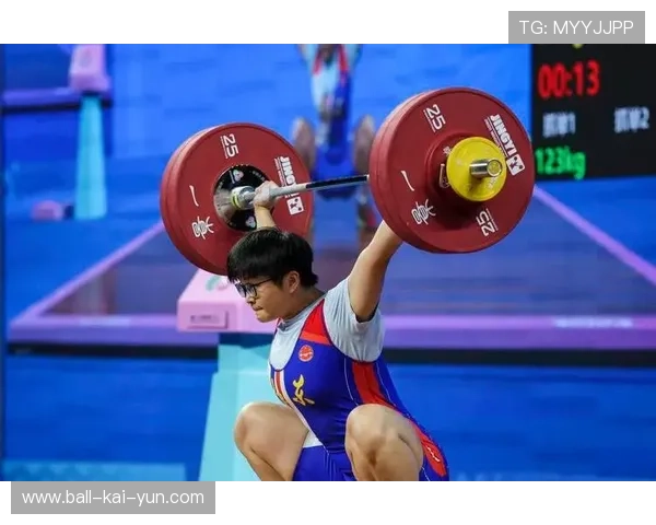 举重运动员赛前吃火锅上热搜，结果破纪录