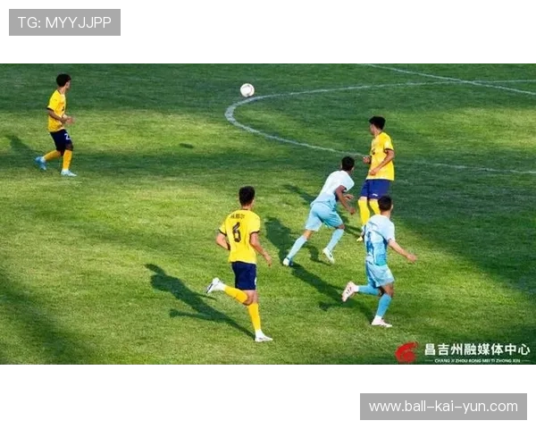 俱乐部举办球迷摄影展记录赛场精彩瞬间拉近粉丝距离